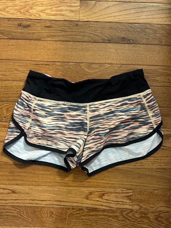 Lululemon Pants - Lululemon speed up shorts, size 2